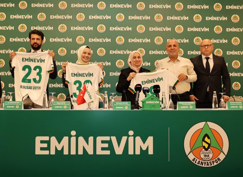 Eminevim Alanyaspor'un forma sırt sponsoru oldu – Güncel | Arsa Lobisi