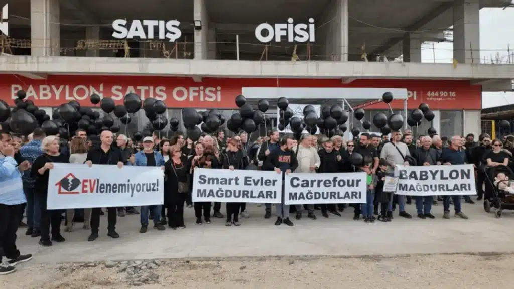 Dev Projenin Mağdurları Siyah Balon Uçurup Eylem Yaptı