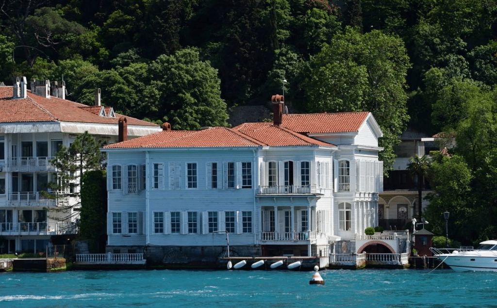İstanbul Boğazında 170 Yıllık Yalının Yüzde 15 Hissesi Satışta